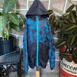 The north face boys, lightweight, windbreaker, size medium 10 12